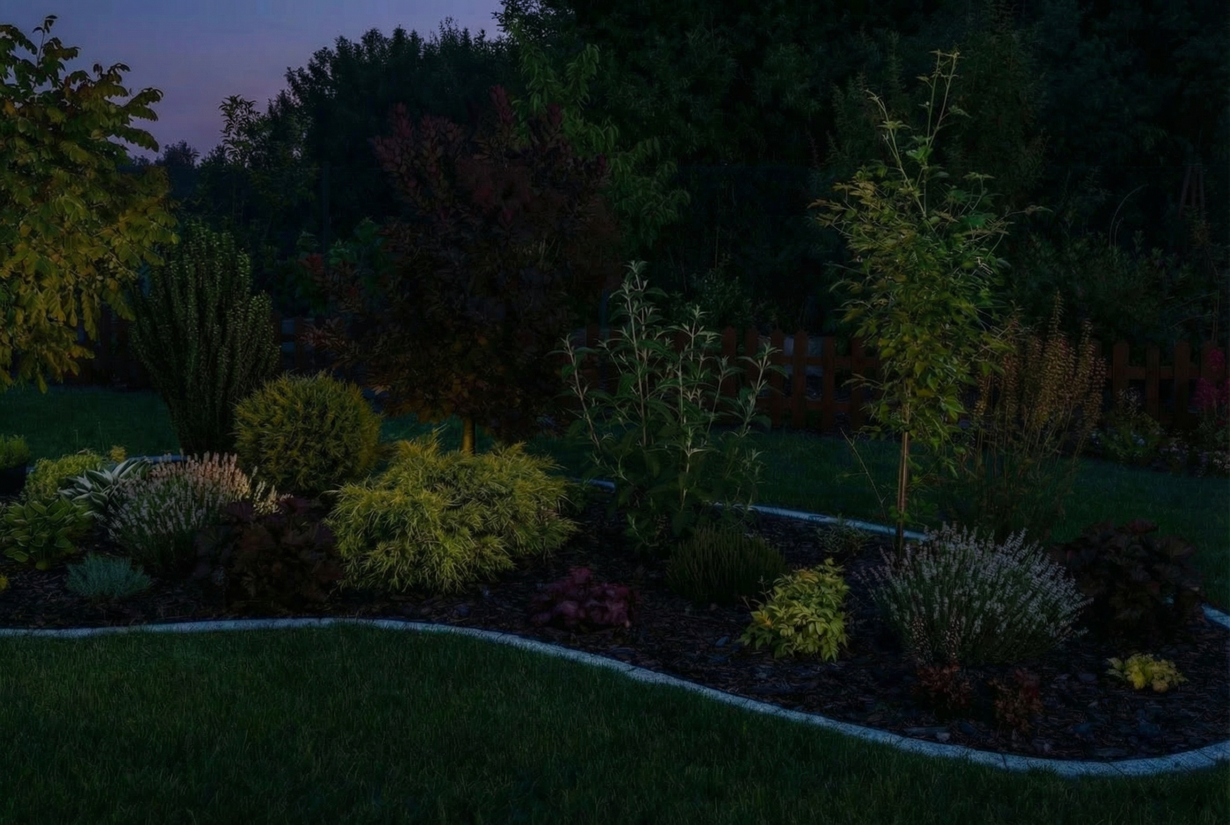 Gartenanlage bei Nacht unbeleuchtet – vorher